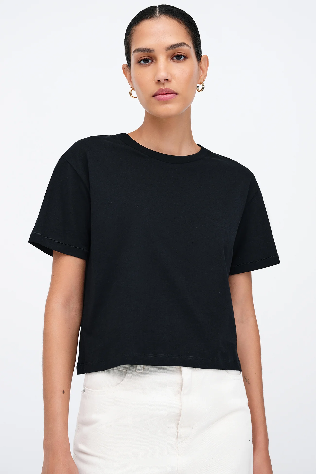 17300-rya-tee-2.webp Rya Tee