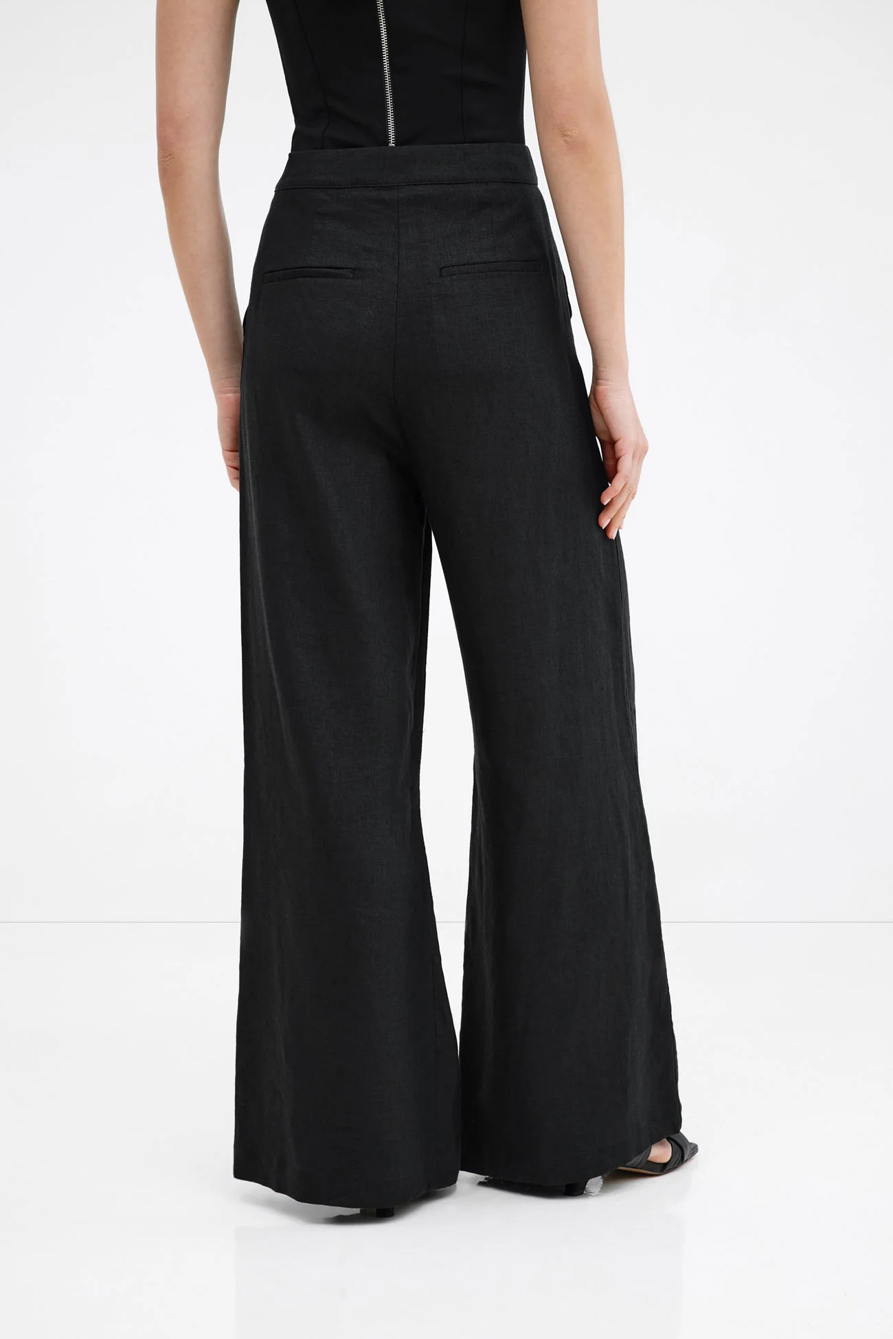 26148-runa-linen-blend-pants-10.webp Runa Linen-Blend Pants