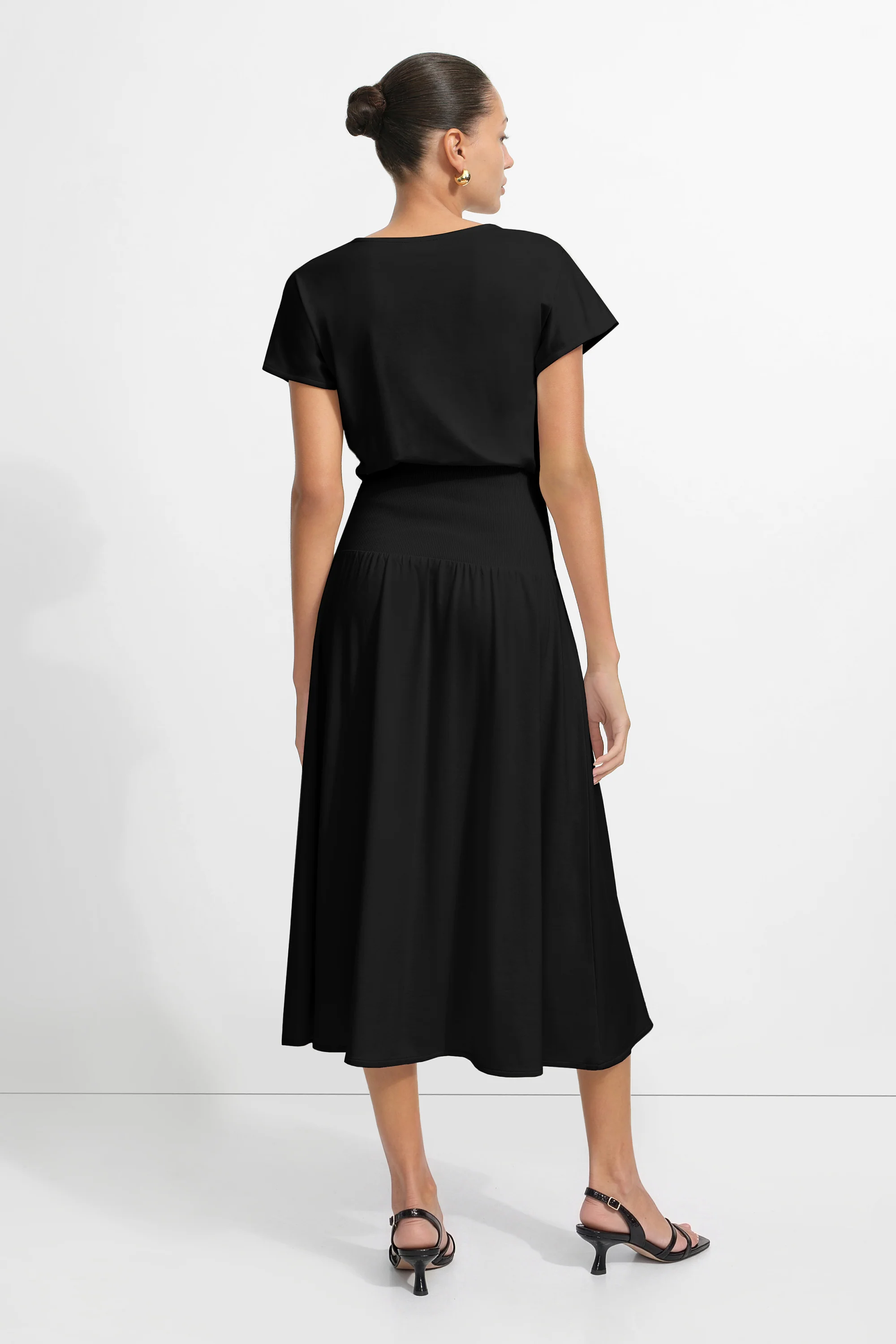 528-suvi-dress-5.webp Suvi Dress